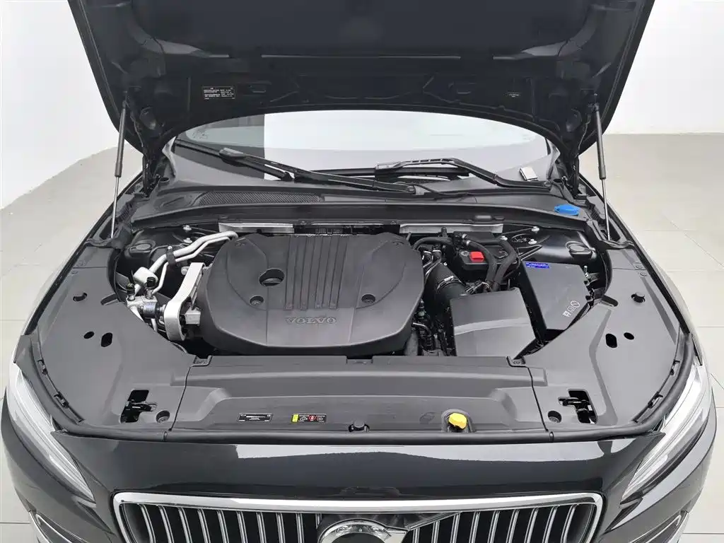 Volvo S90 2023 B5 Intelligent Vision Luxury Edition фото 6