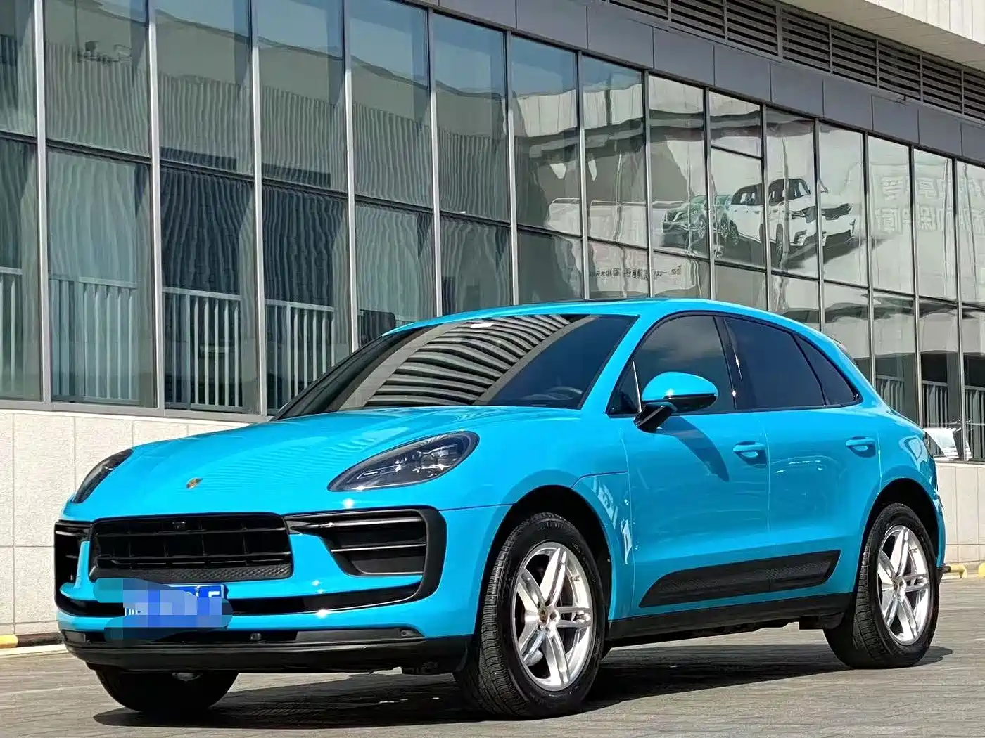 PORSCHE MACAN