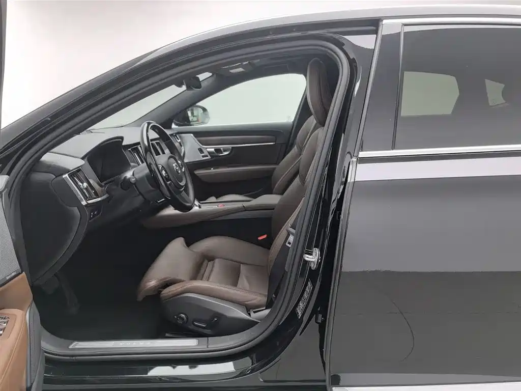 Volvo S90 2023 B5 Intelligent Vision Luxury Edition фото 10