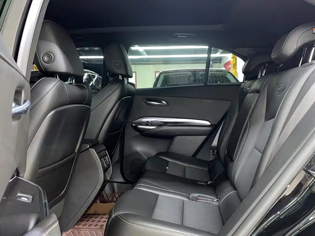 CADILLAC XT4