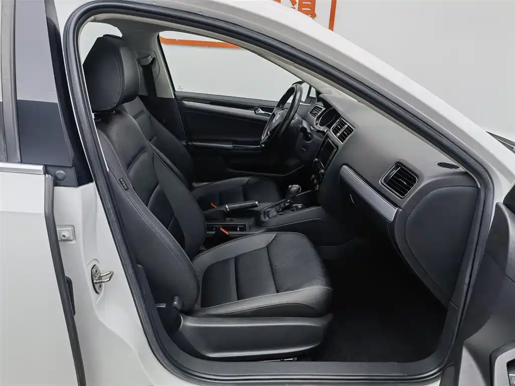 Volkswagen Sagitar 2018 280TSI DSG Spark Edition фото 23