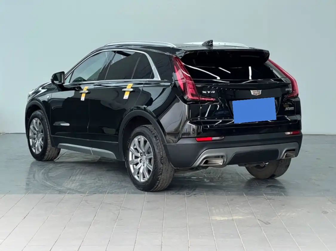 CADILLAC XT4