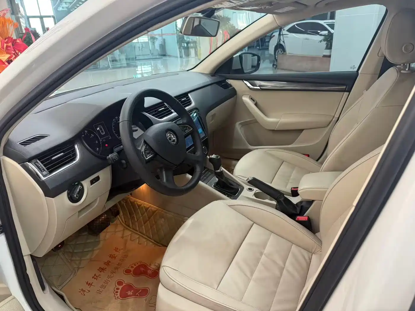 Škoda Octavia 2016 1.6L Automatic Smart Edition фото 4