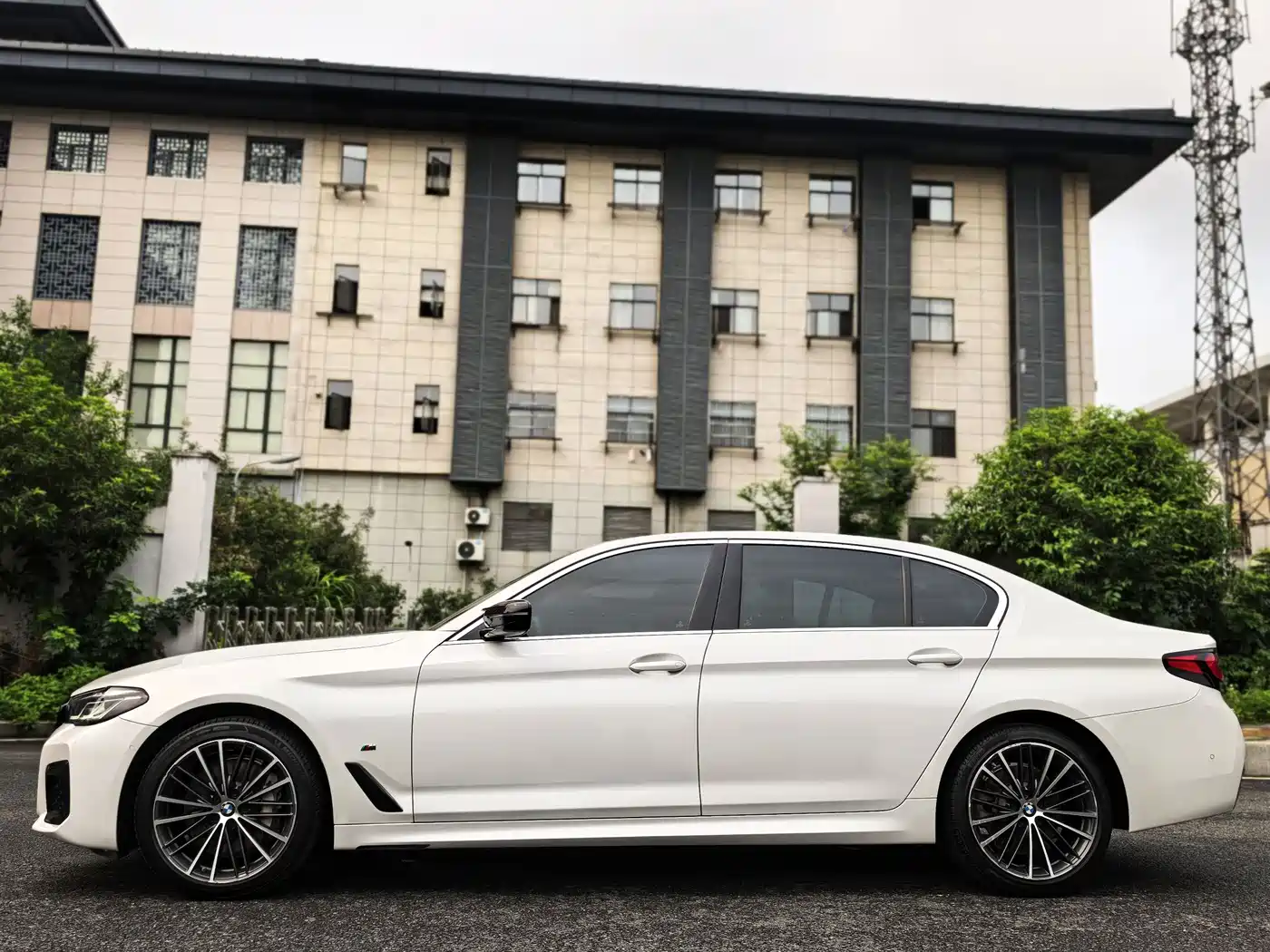 BMW 5-SERIES