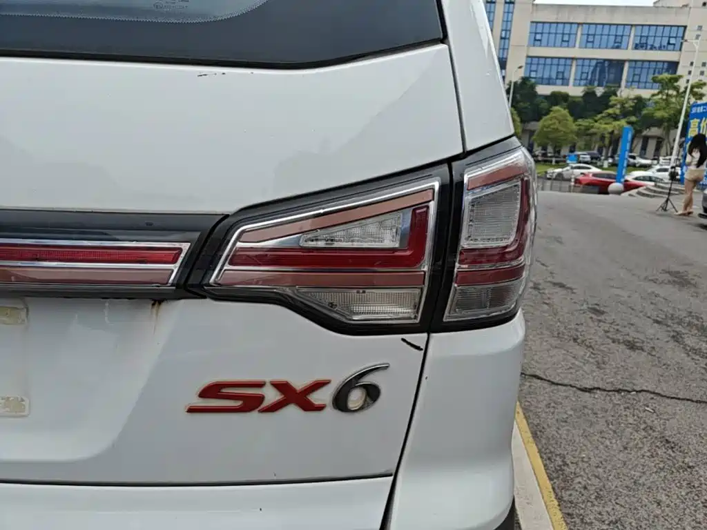 Dongfeng Fengxing Fengxing SX6 2017 2016 1.6L Manual Premium