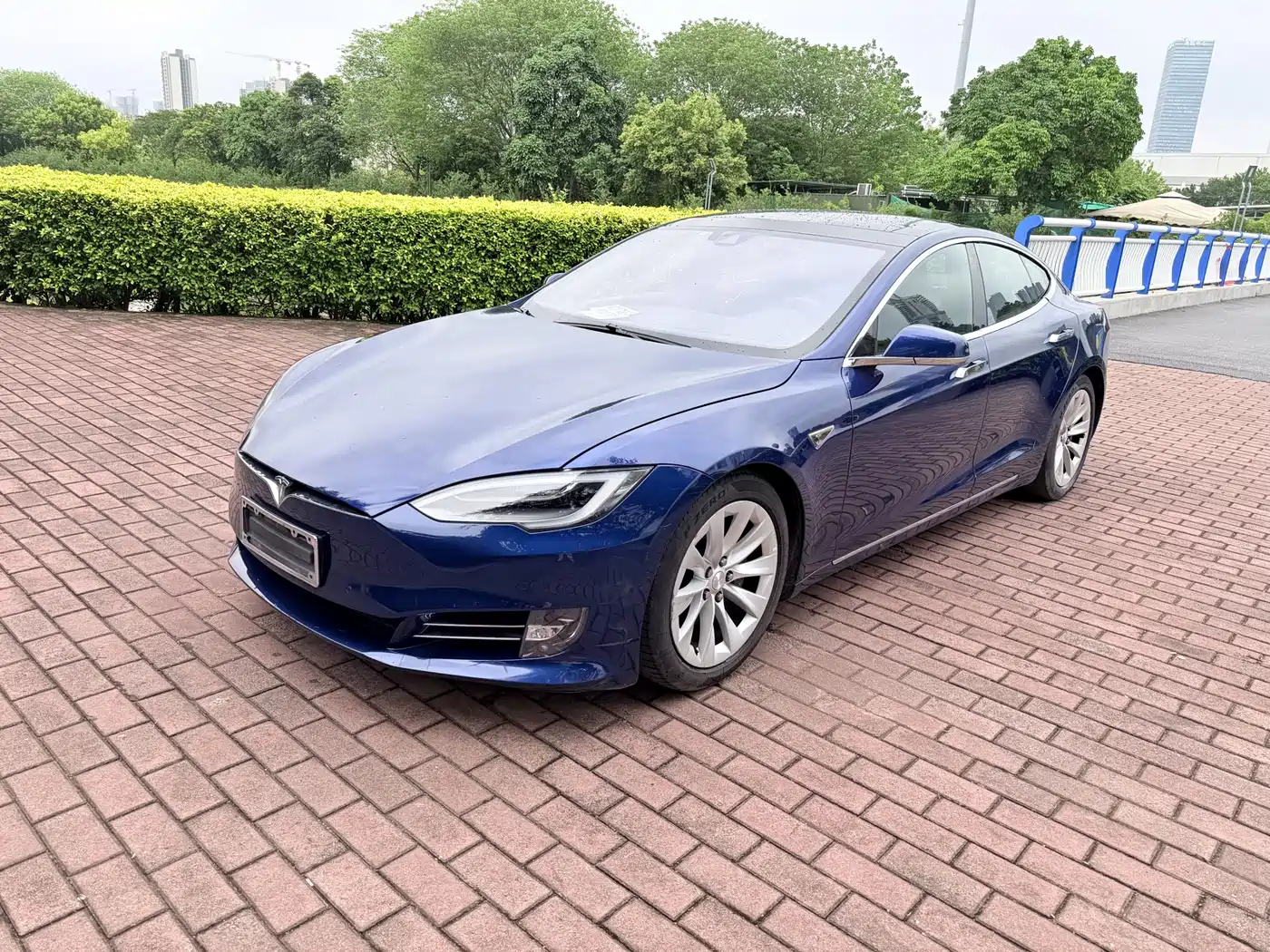 TESLA MODEL S