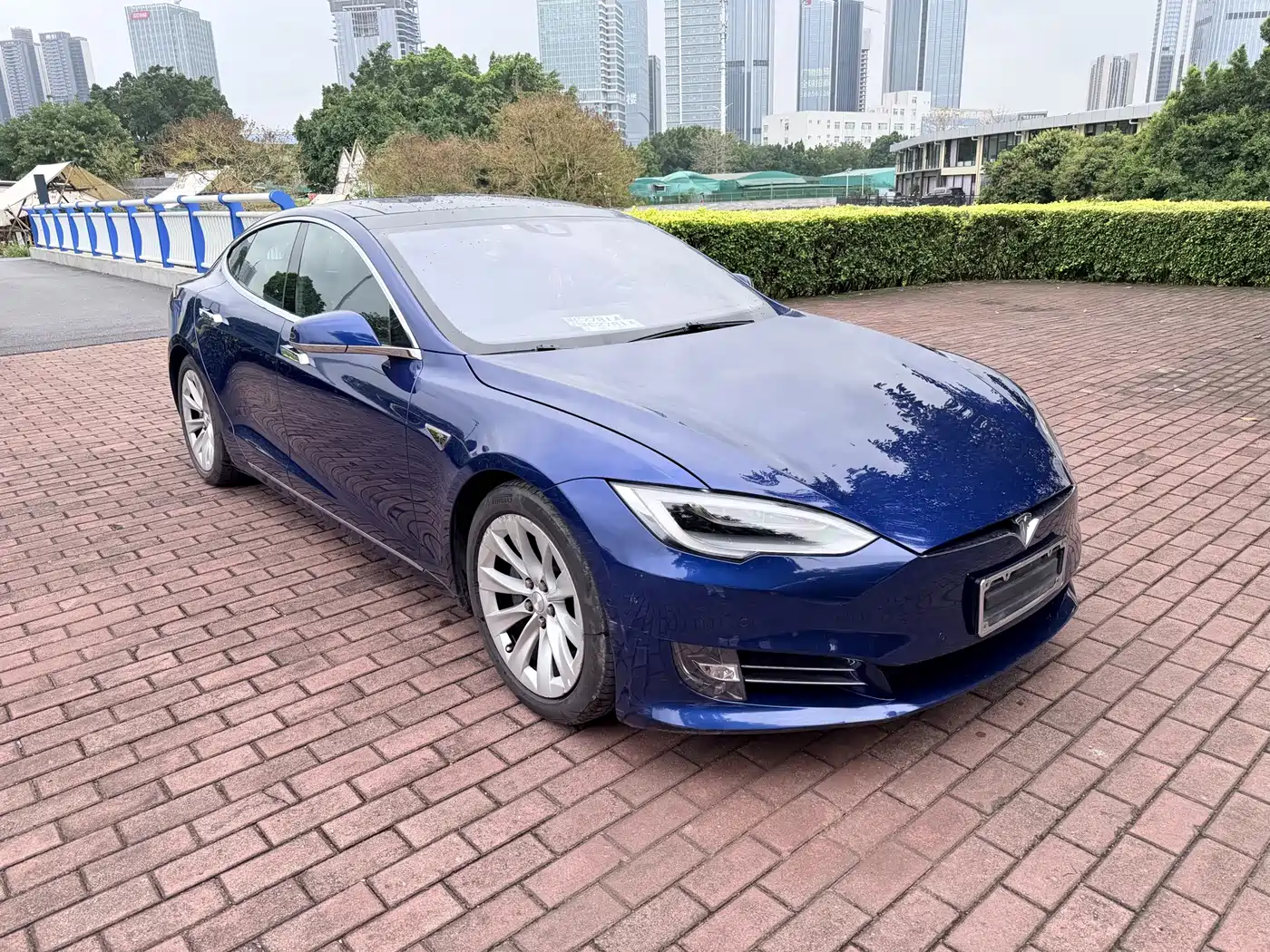 TESLA MODEL S