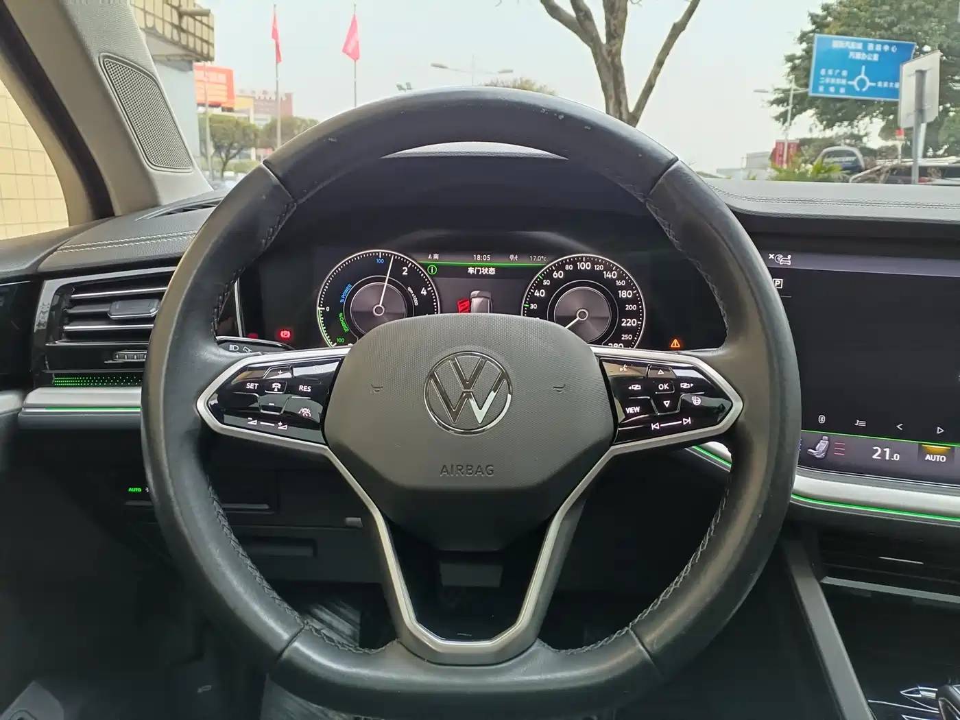 VOLKSWAGEN TOUAREG NEW ENERGY