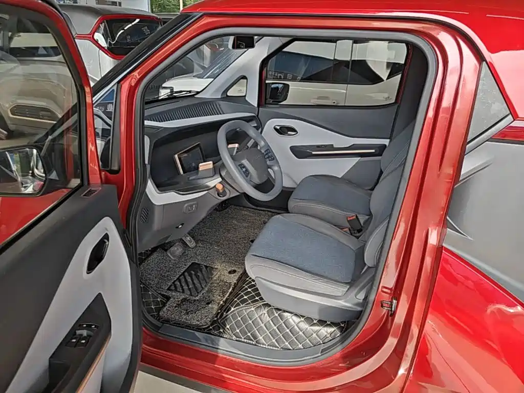 BAOJUN E200