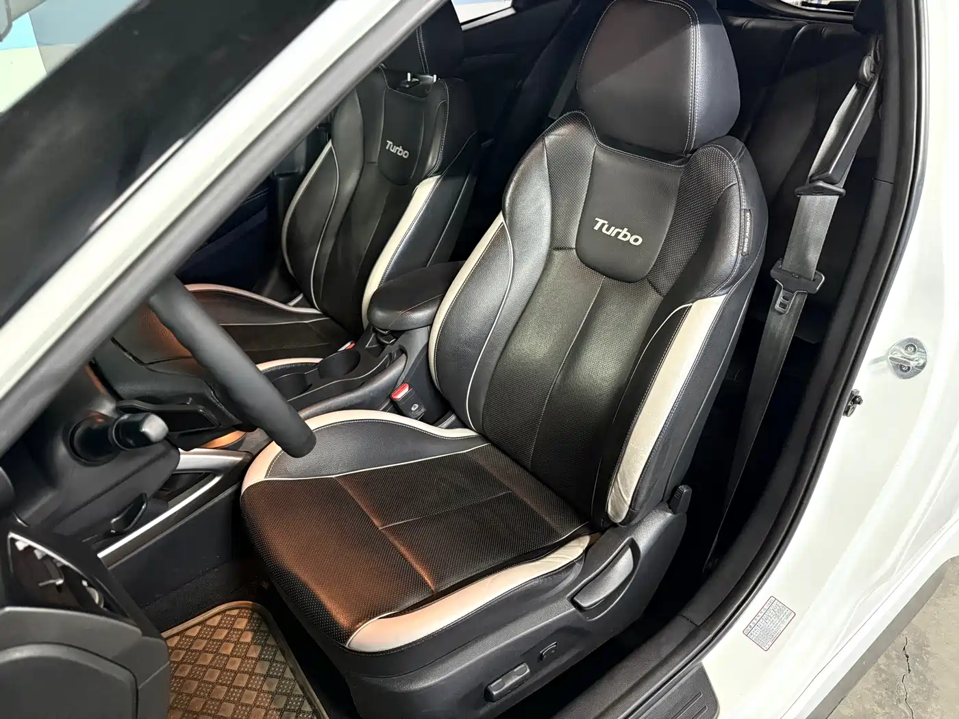 Hyundai Veloster 2012 1.6T Automatic Luxury фото 9