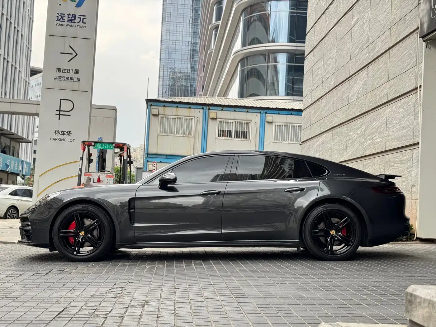 Porsche Panamera 2017 Panamera Executive Long Wheelbase 3.0T фото 3