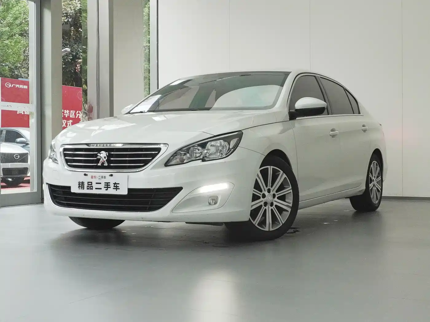 PEUGEOT 408