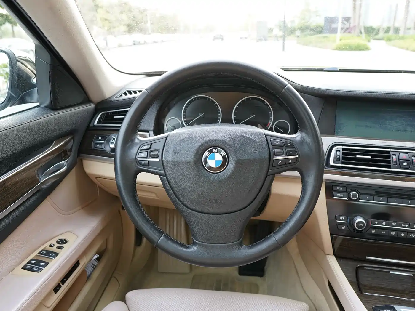 BMW 7 Series 2009 730Li Luxury фото 8