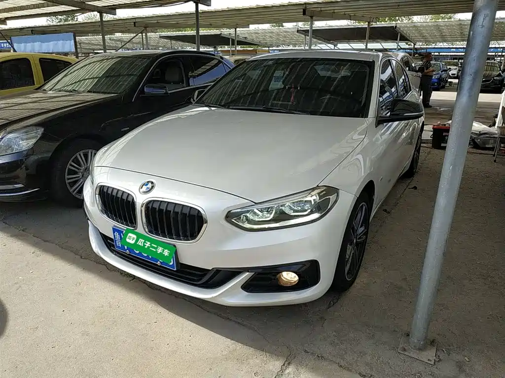 BMW 1 Series 2017 118i Sport фото 2