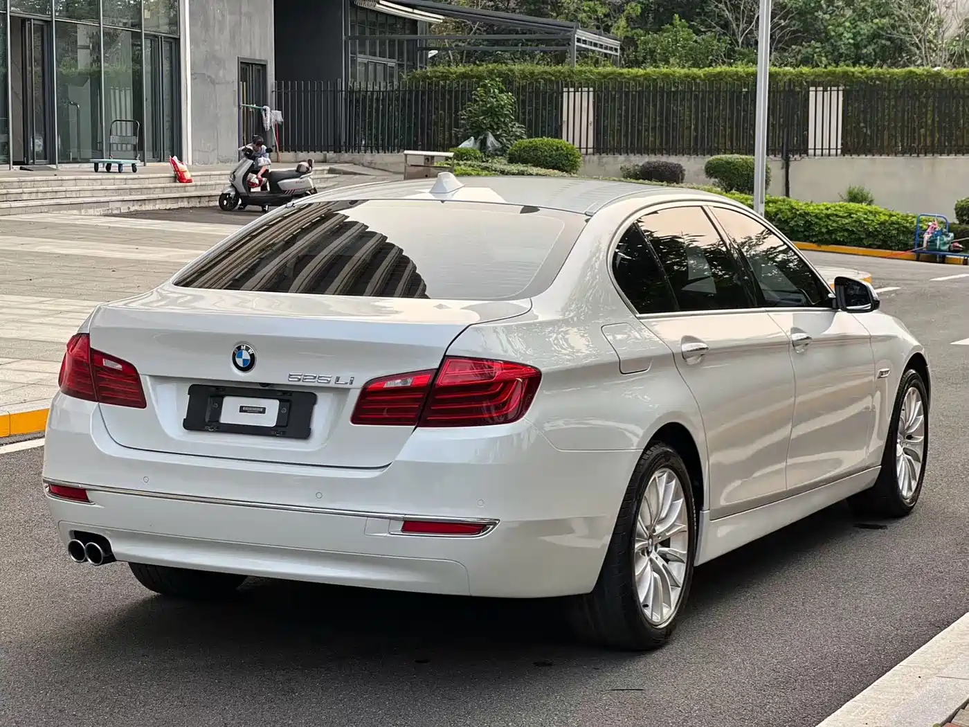 BMW 5 Series 2014 525Li Luxury Design Package фото 9
