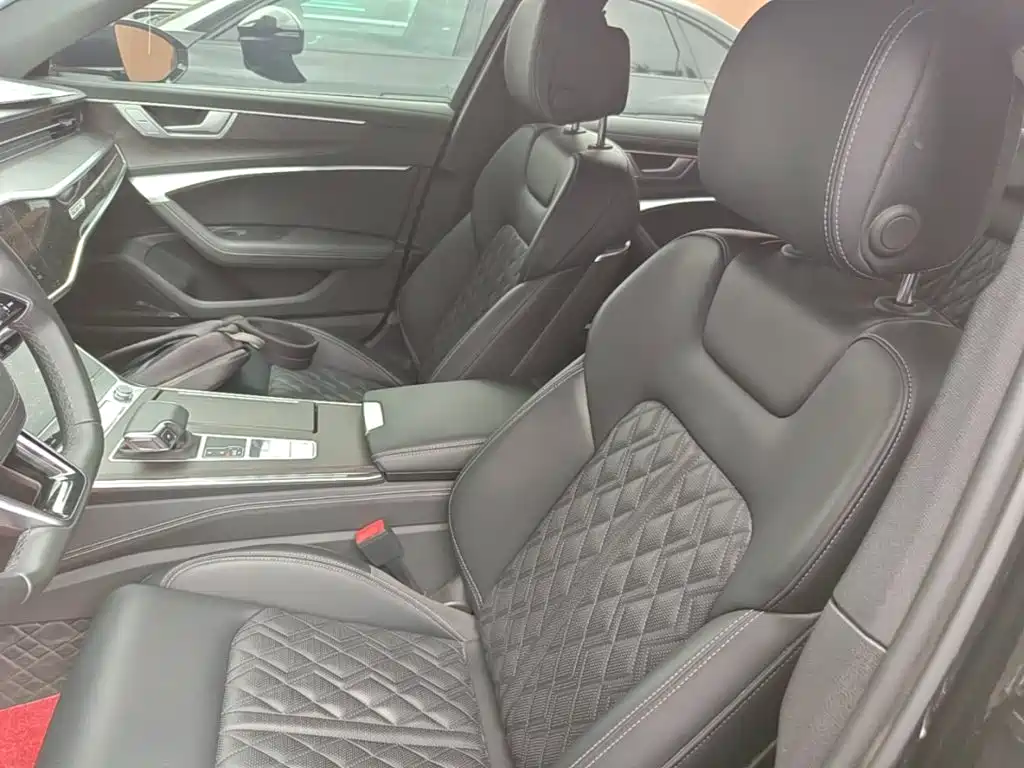 Фото 15 - Audi A6L