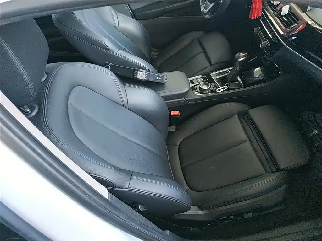 BMW 1 Series 2017 118i Sport фото 25