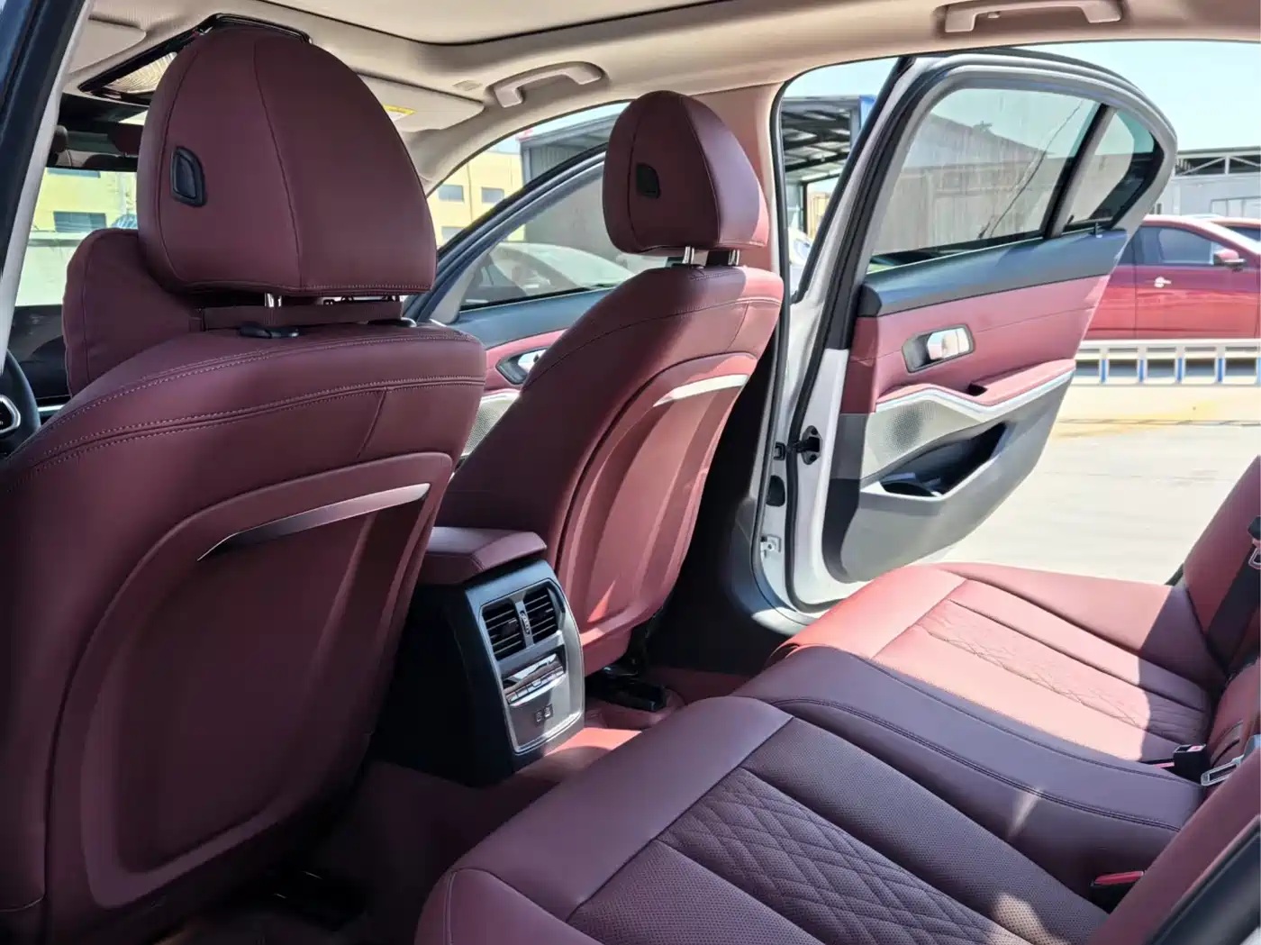 BMW 3 Series 2025 325Li M Sport Package фото 7