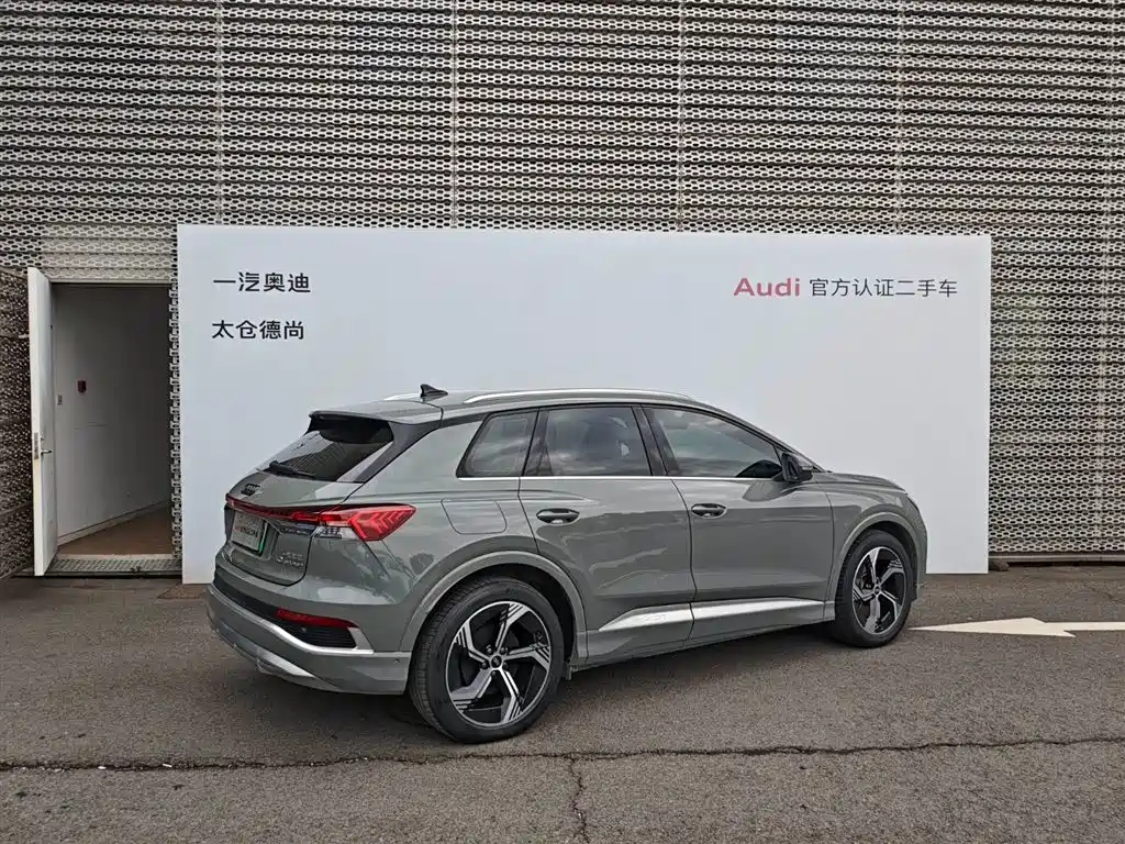 AUDI Q4 E TRON