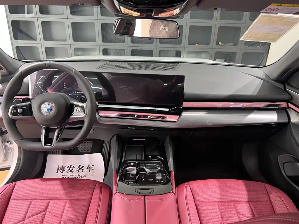 BMW 5 Series 2025 530Li Leading M Sport Package фото 19
