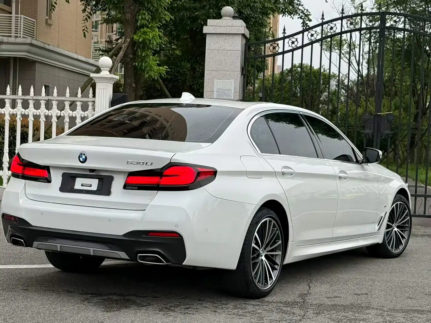 BMW 5 Series 2021 530Li Leading M Sport Package фото 9