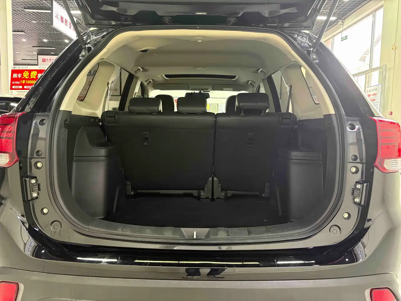 Mitsubishi Outlander 2018 2.0L 2WD Glory Edition 5-seater фото 16