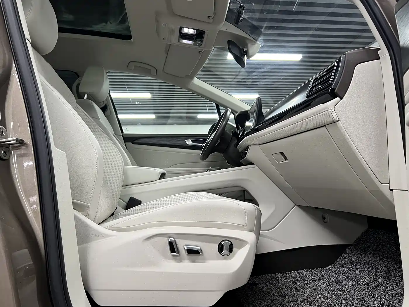 Volkswagen Viloran 2023 Facelift 380TSI Prestige Edition фото 9