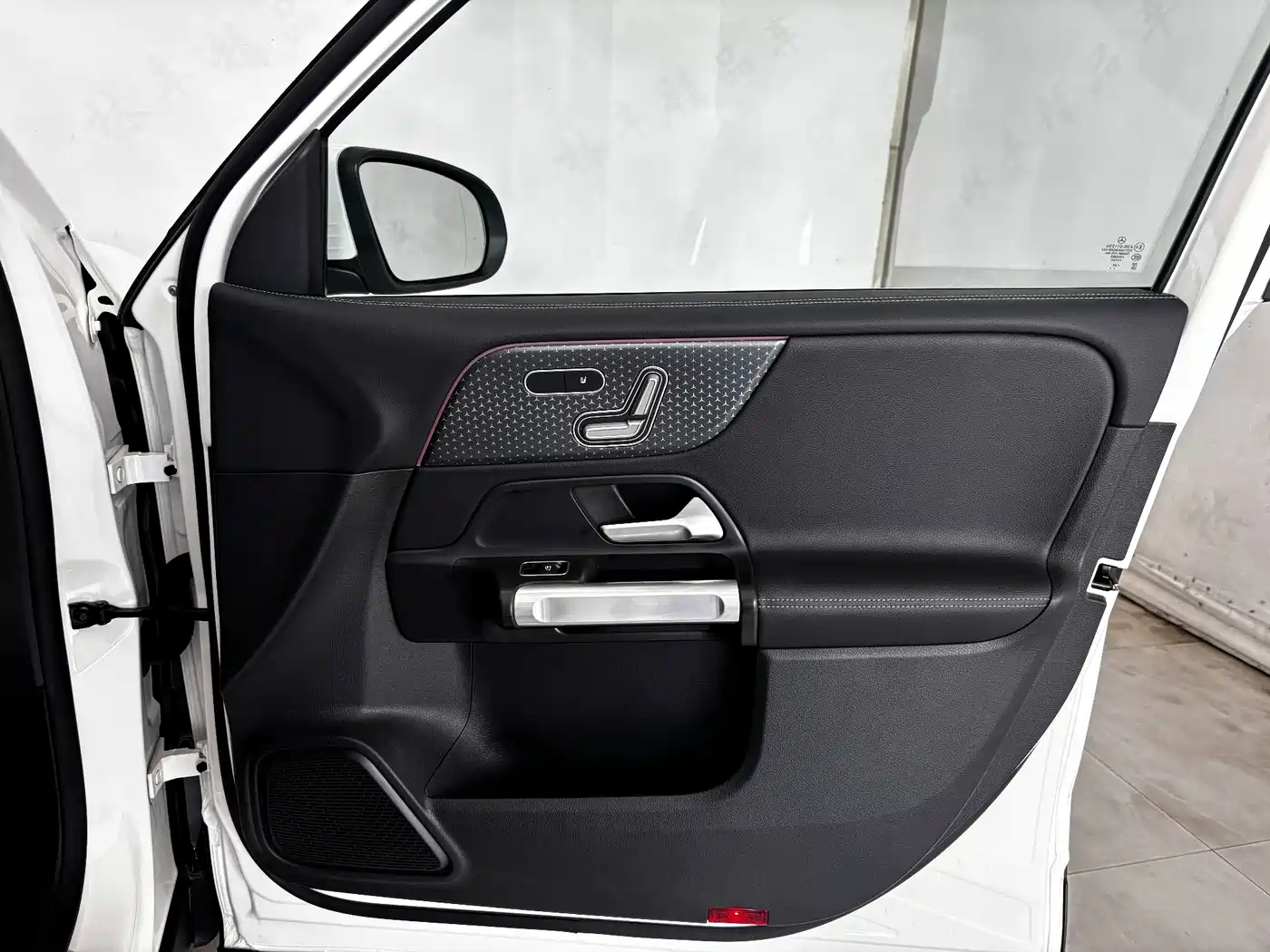 Mercedes-Benz GLB 2025 Model GLB 220 Fashion Style фото 24