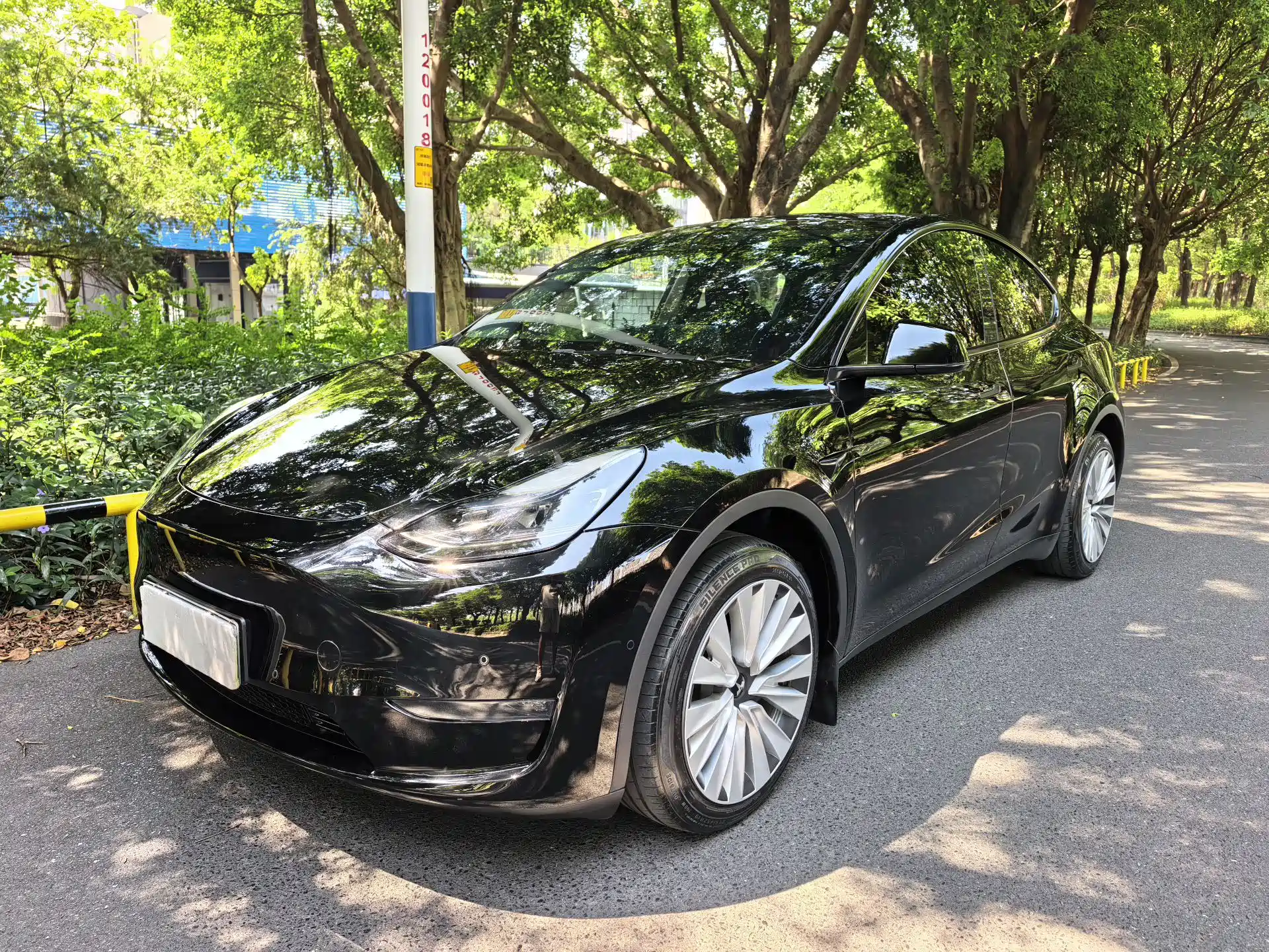 Photo 1 - Tesla Model Y