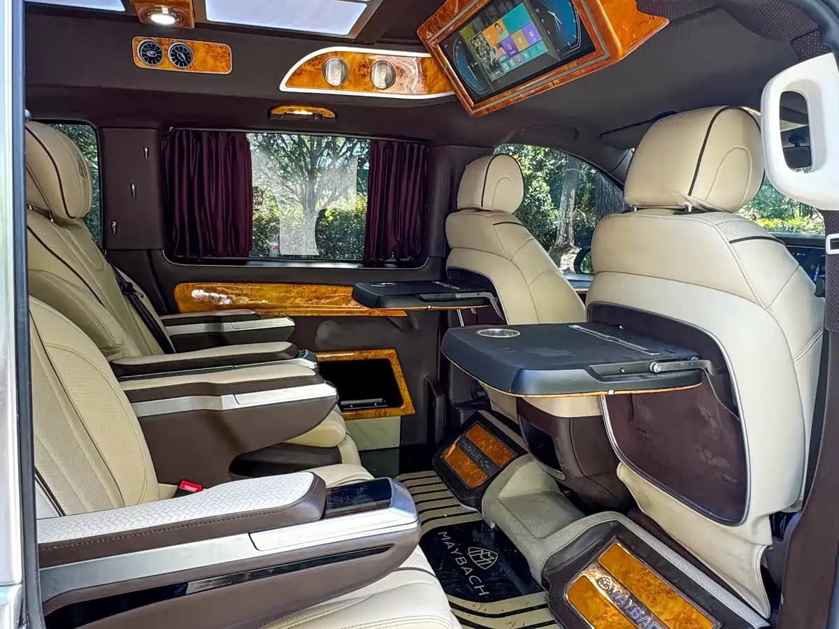Mercedes-Benz Vito 2023 2.0T Elite 7-Seater фото 11