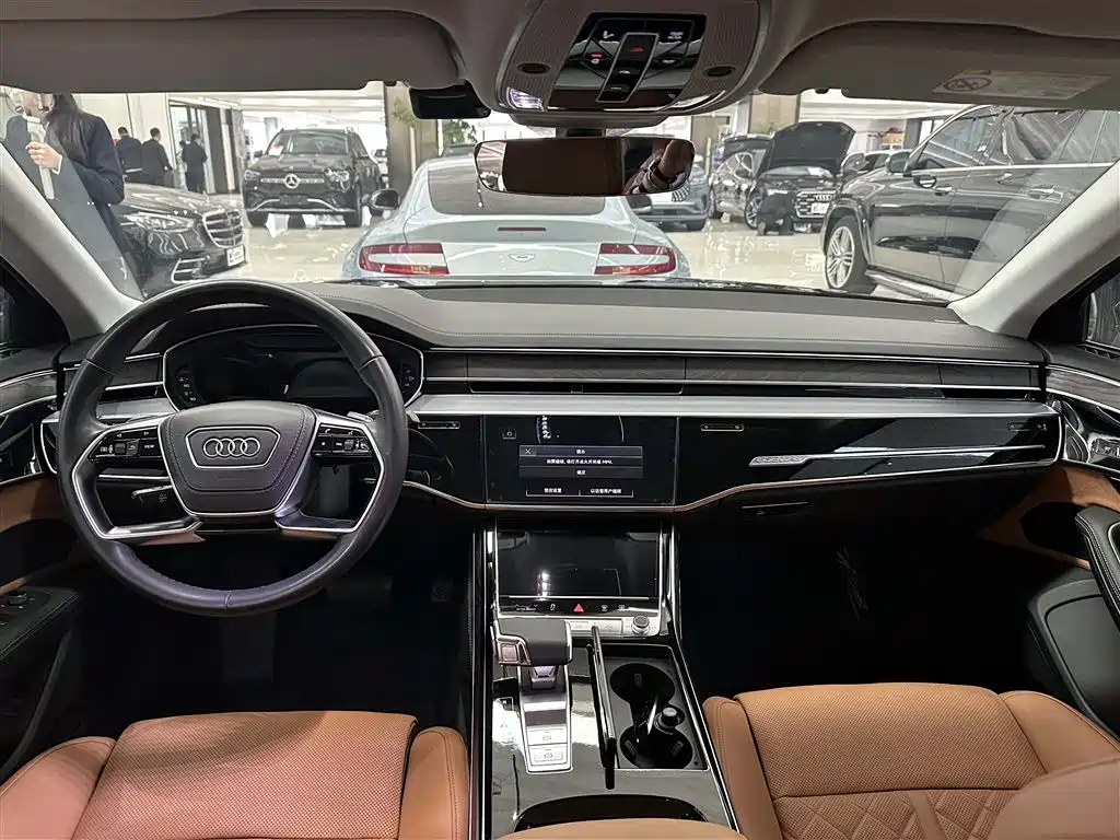 AUDI A8