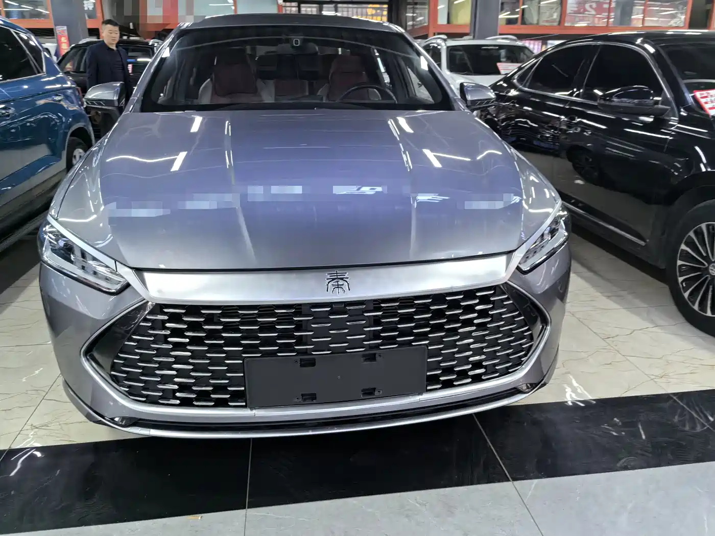 BYD Qin PLUS 2024 Glory Edition DM-i 55KM Leading фото 2