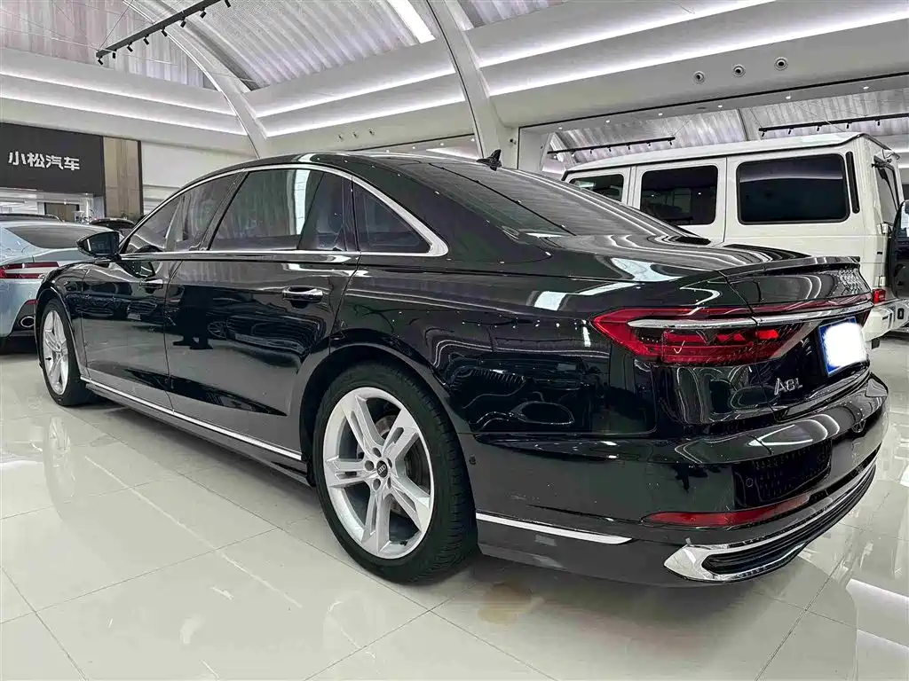 AUDI A8