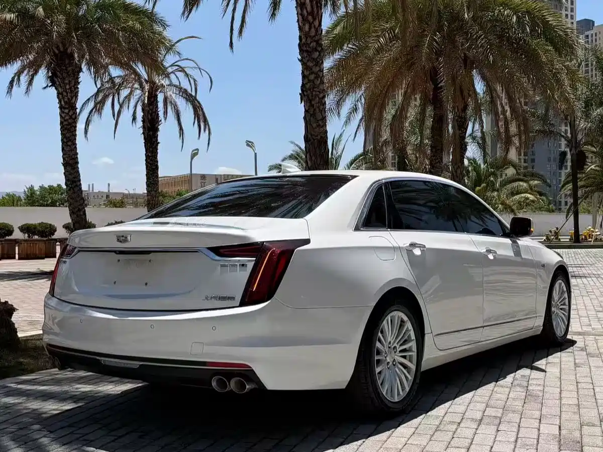 CADILLAC CT6