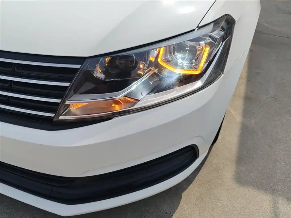 Volkswagen Lavida 2017 1.6L Automatic Trend Edition фото 24