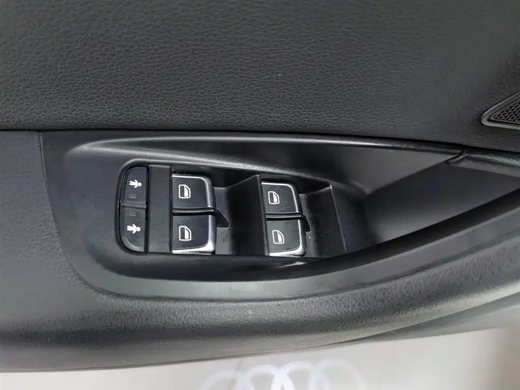 Фото 9 - Audi A6L