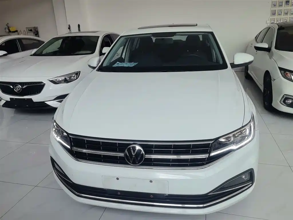 VOLKSWAGEN BORA