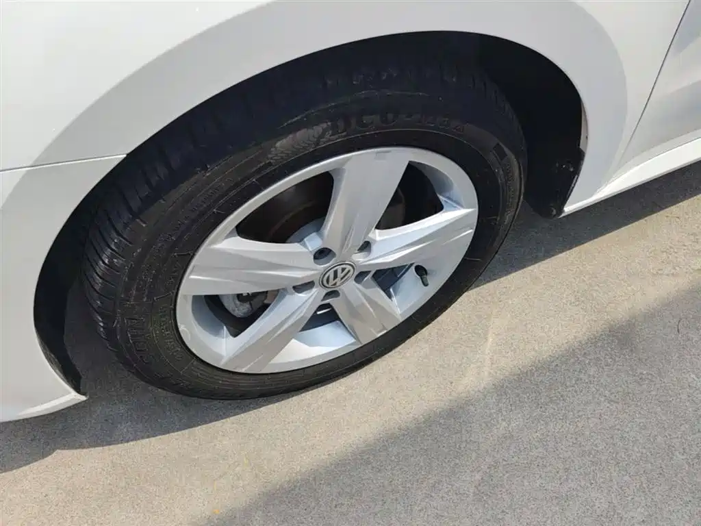 Volkswagen Lavida 2017 1.6L Automatic Trend Edition фото 23