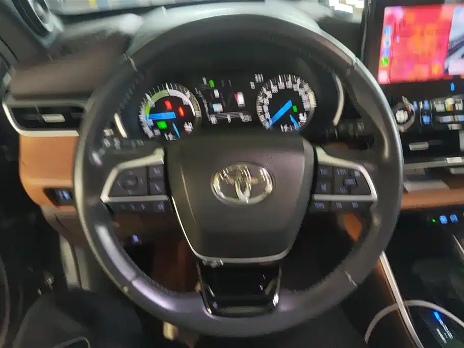 TOYOTA HIGHLANDER