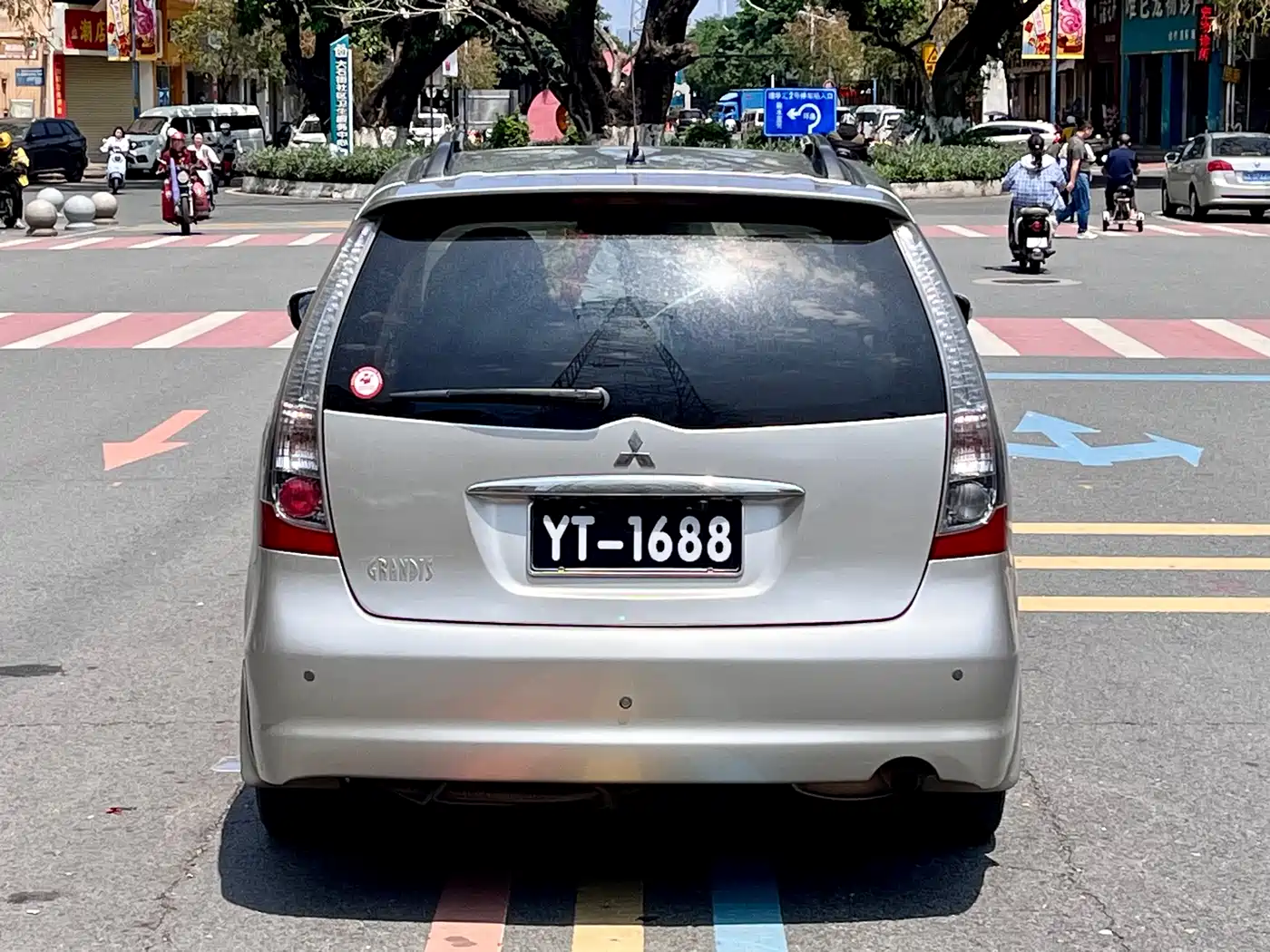 Mitsubishi Grandis 2007 2.4 7-Seater Comfort Edition фото 9