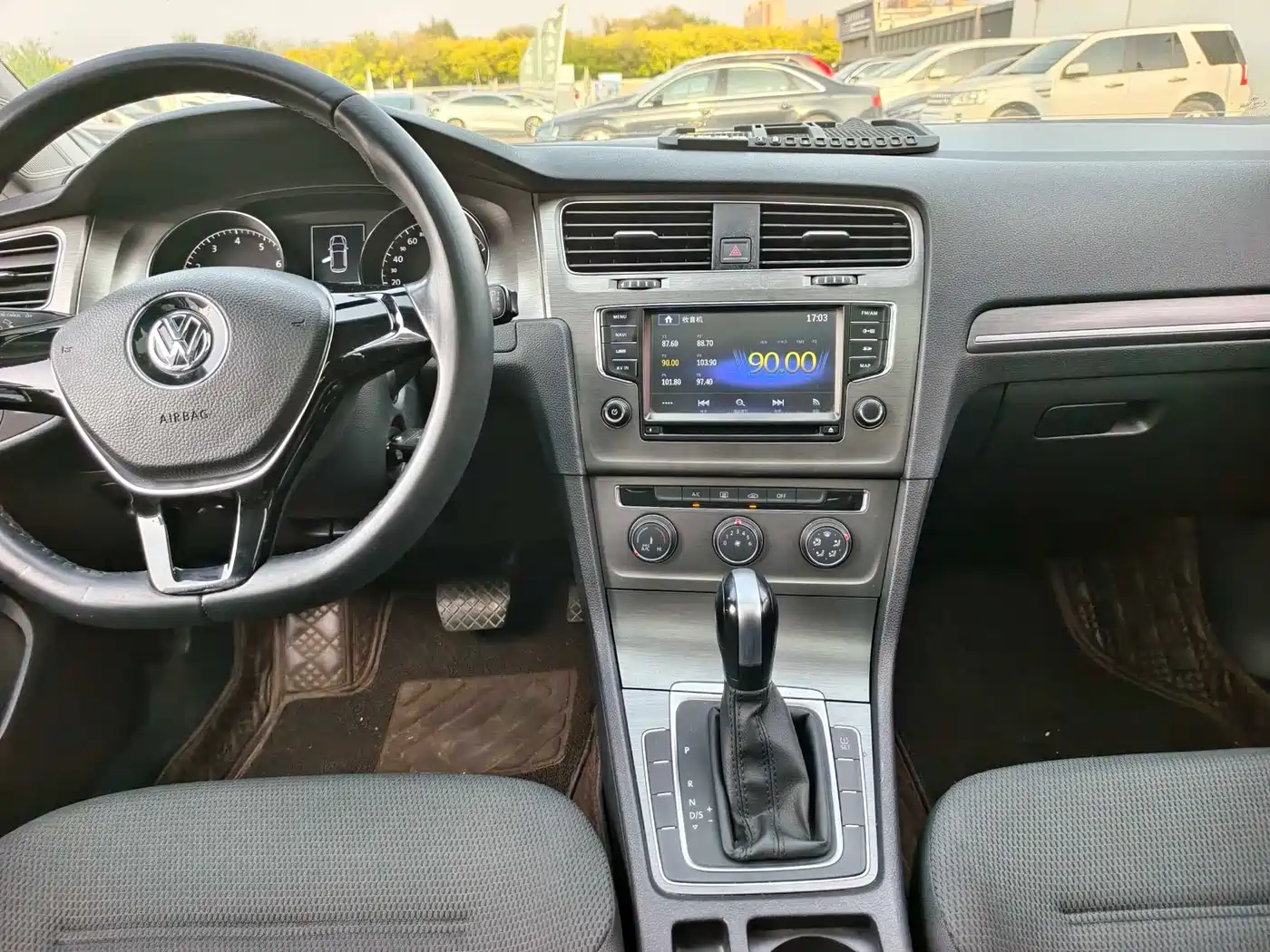Volkswagen Golf 2015 1.6L Automatic Comfort фото 11