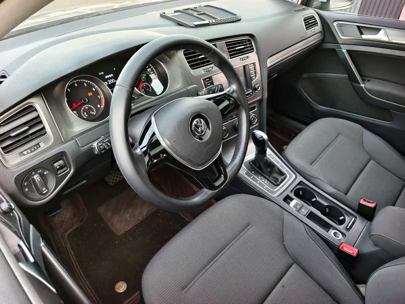 Volkswagen Golf 2015 1.6L Automatic Comfort фото 13