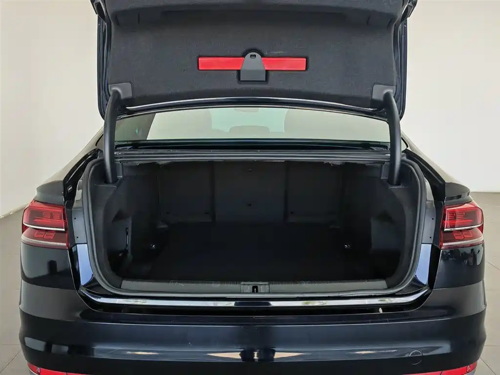 Volkswagen Phideon 2018 Facelift 380TSI FWD Business фото 16