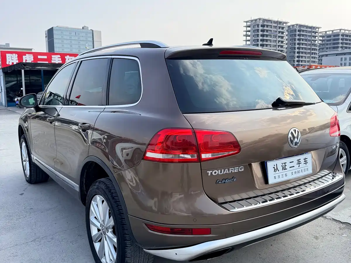 Фото 4 - Volkswagen Touareg