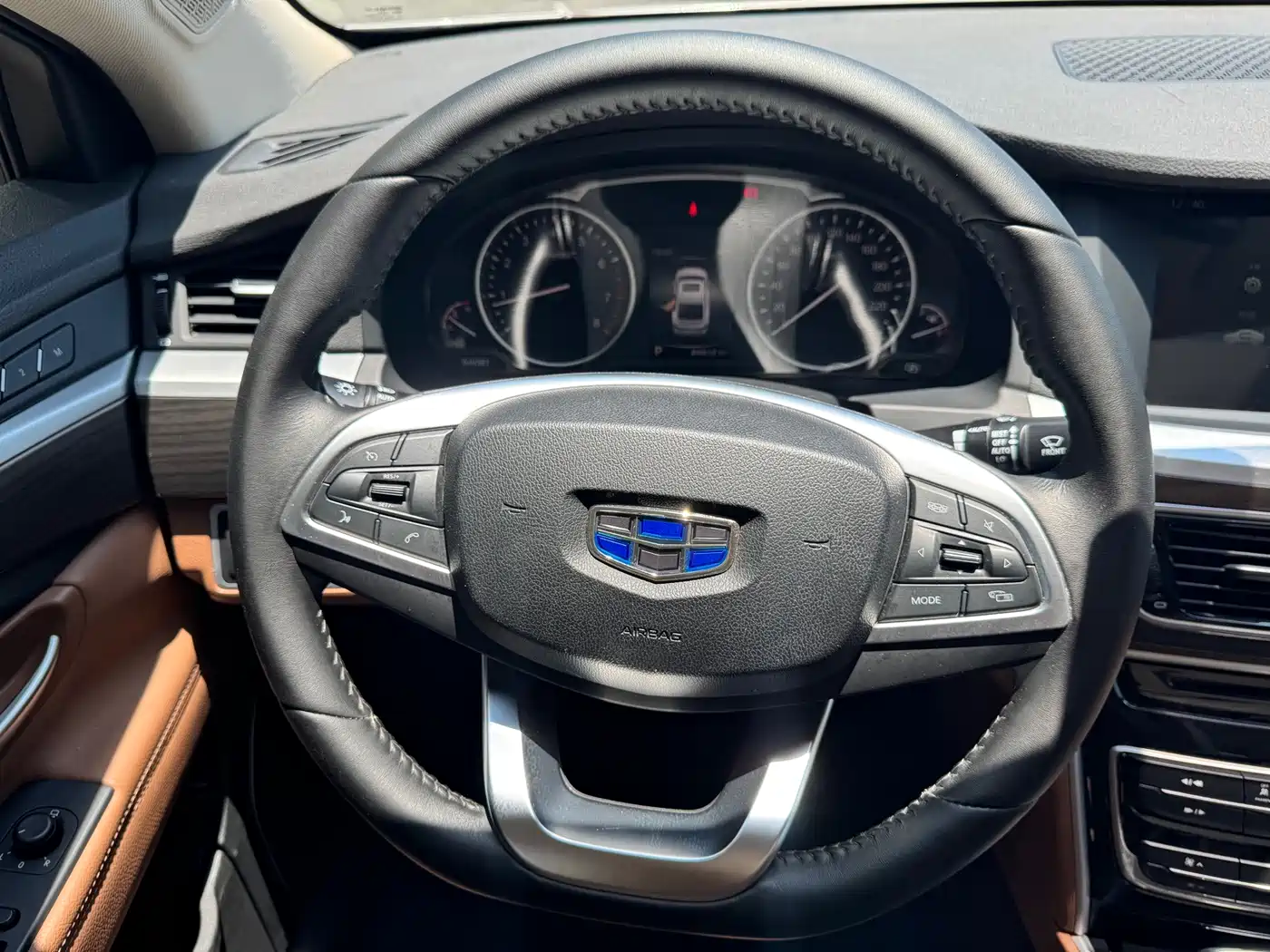 Photo 11 - Geely Borui