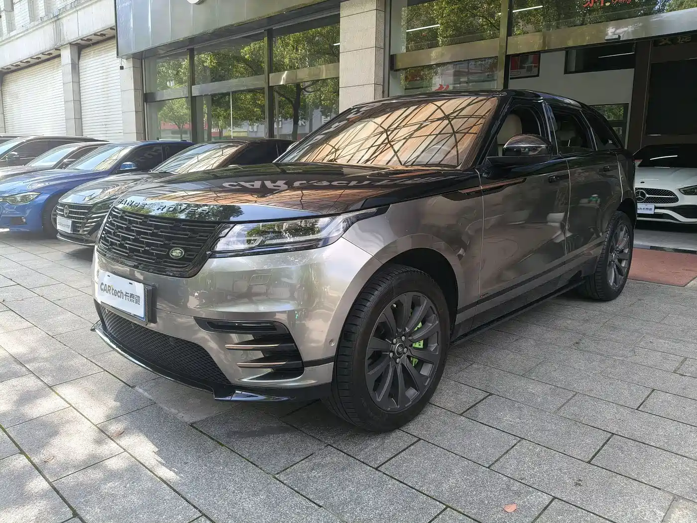 Фото 2 - Land Rover Range Rover Velar