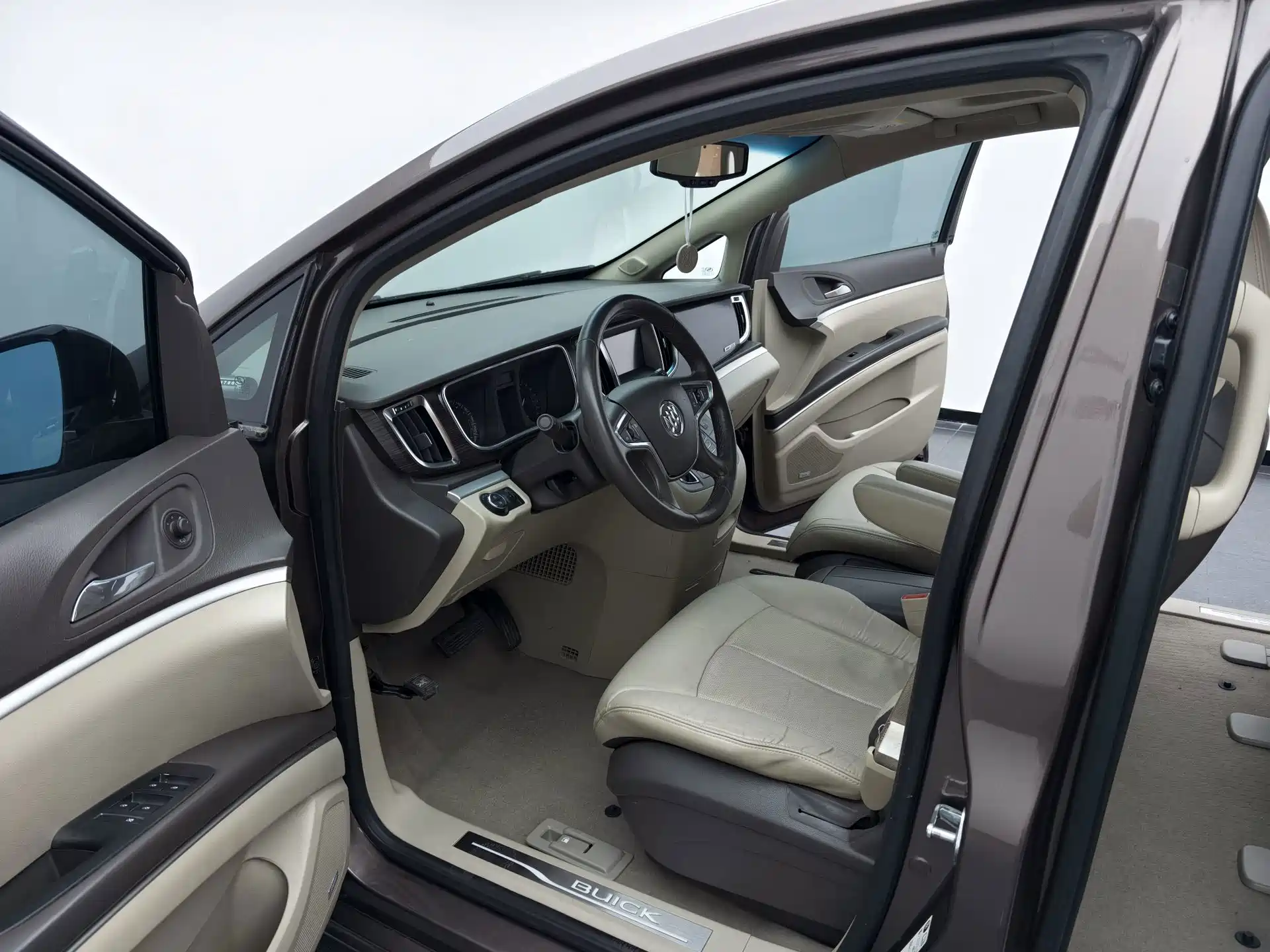 Фото 11 - Buick GL8