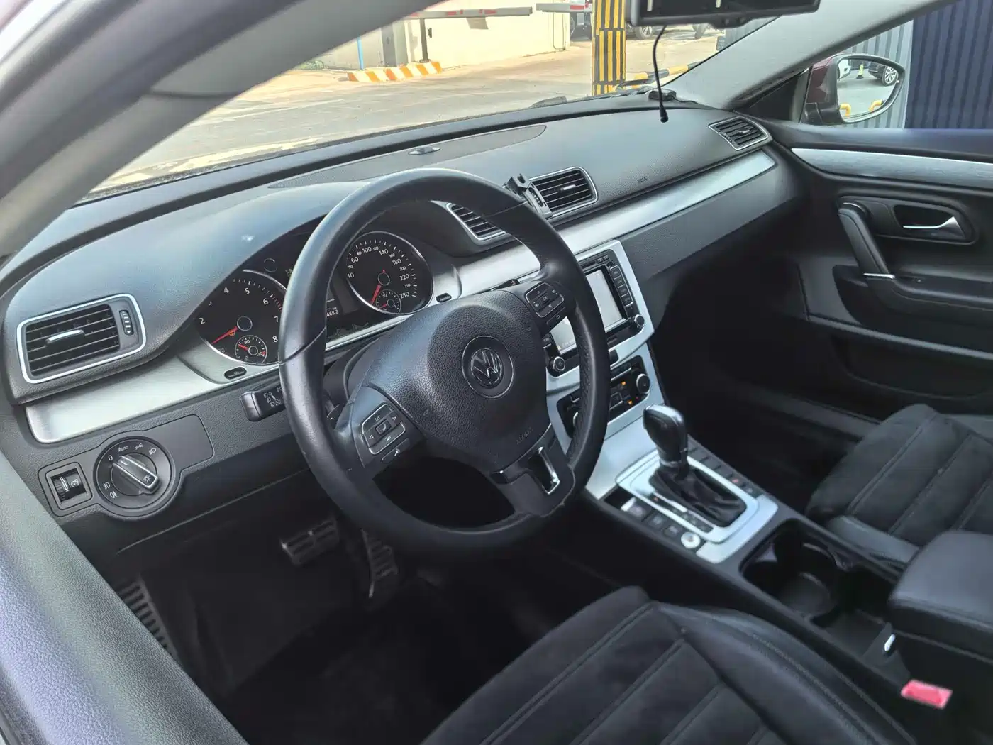 Volkswagen FAW-Volkswagen CC 2012 Model 2.0TSI Ultimate фото 11