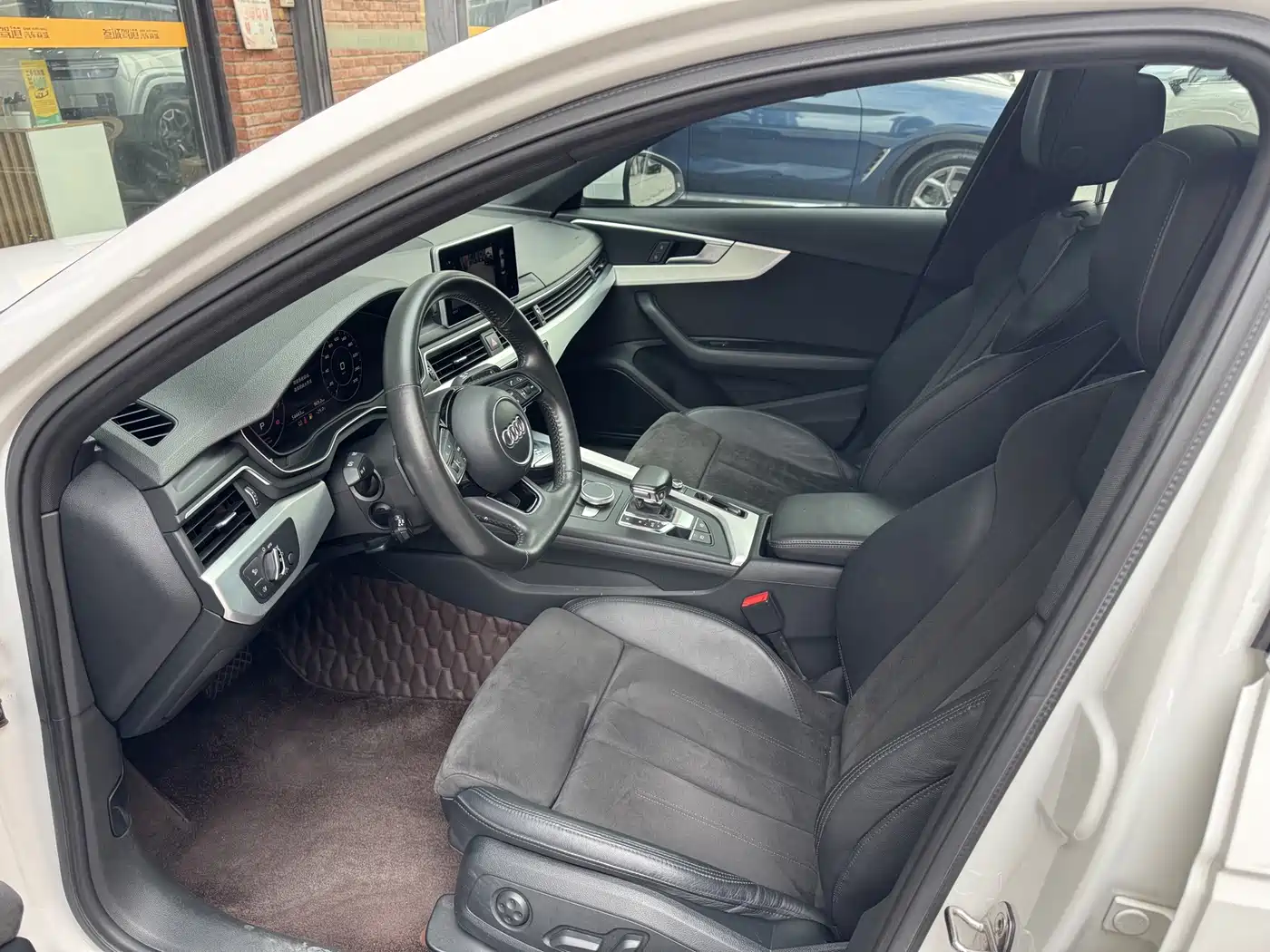 Фото 8 - Audi A4L