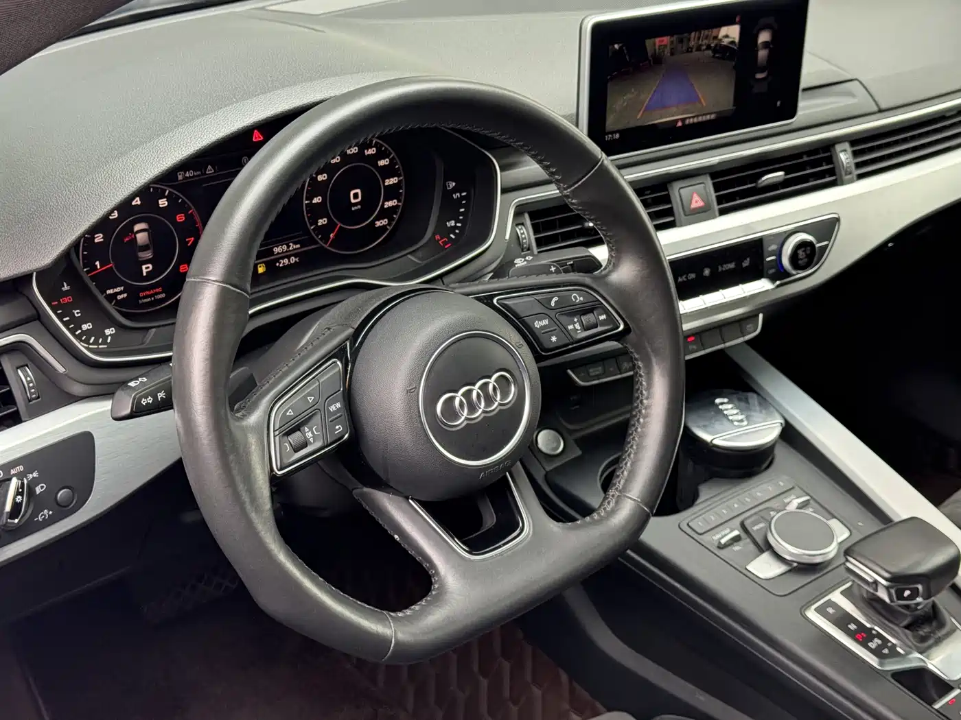Фото 17 - Audi A4L